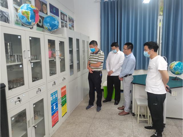 宜賓市教體局赴南溪區大觀鎮中心小學校調研 聚焦自然科學教育創新與發展